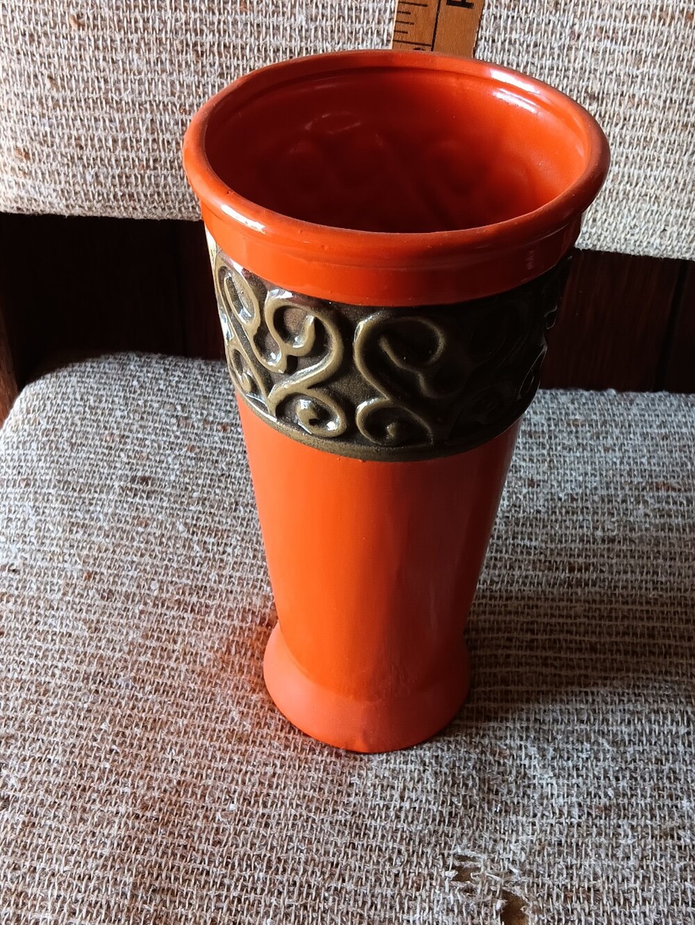 VINTAGE BEAUTIFUL DECORATIVE PORCELAIN VASE.HEIGHT 9".